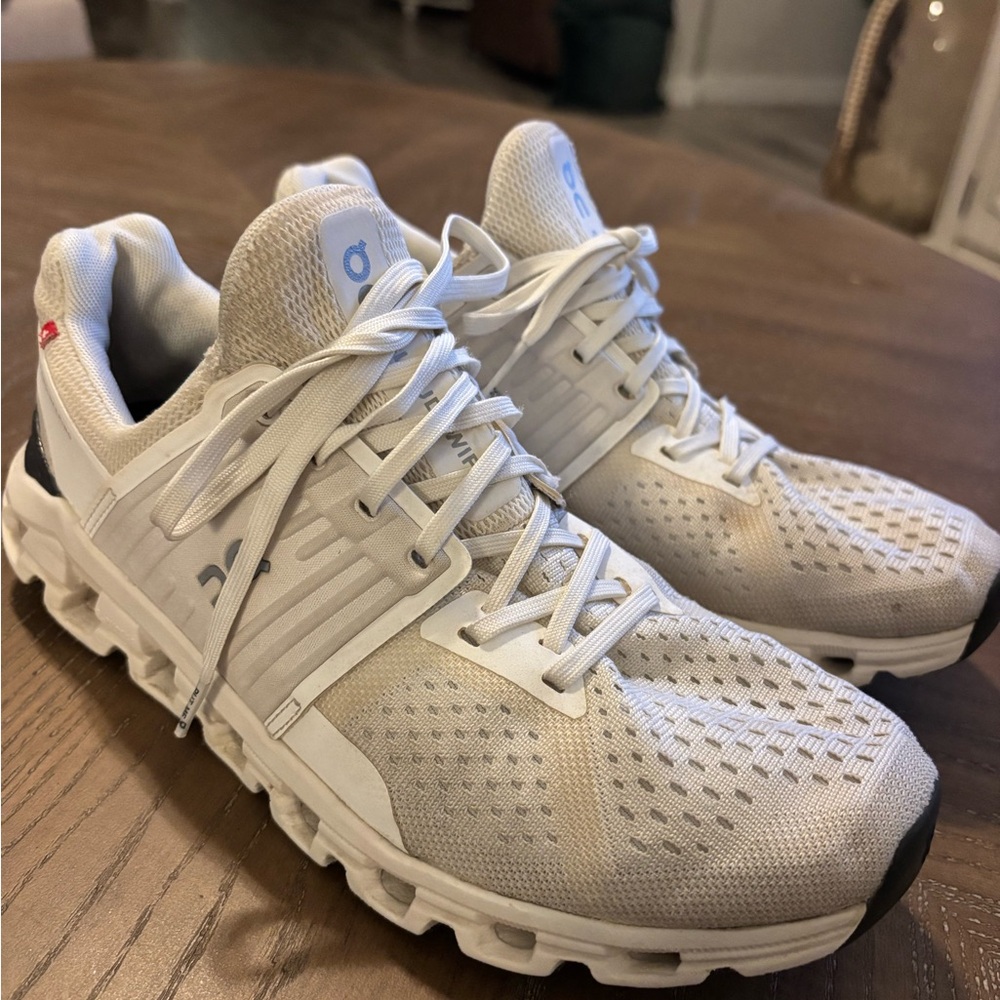 ON CLOUD SWIFT 4 White Athletic Running Shoes SIZE 8